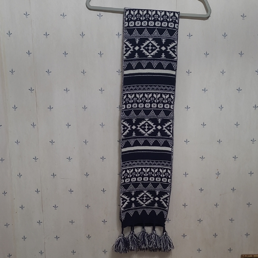 Berkshire Black and White Patterned Scarf